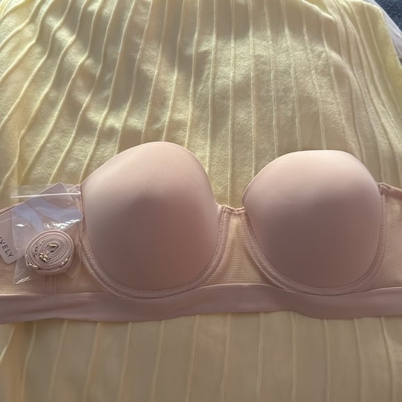 34DD nwt - Picture 2 of 3